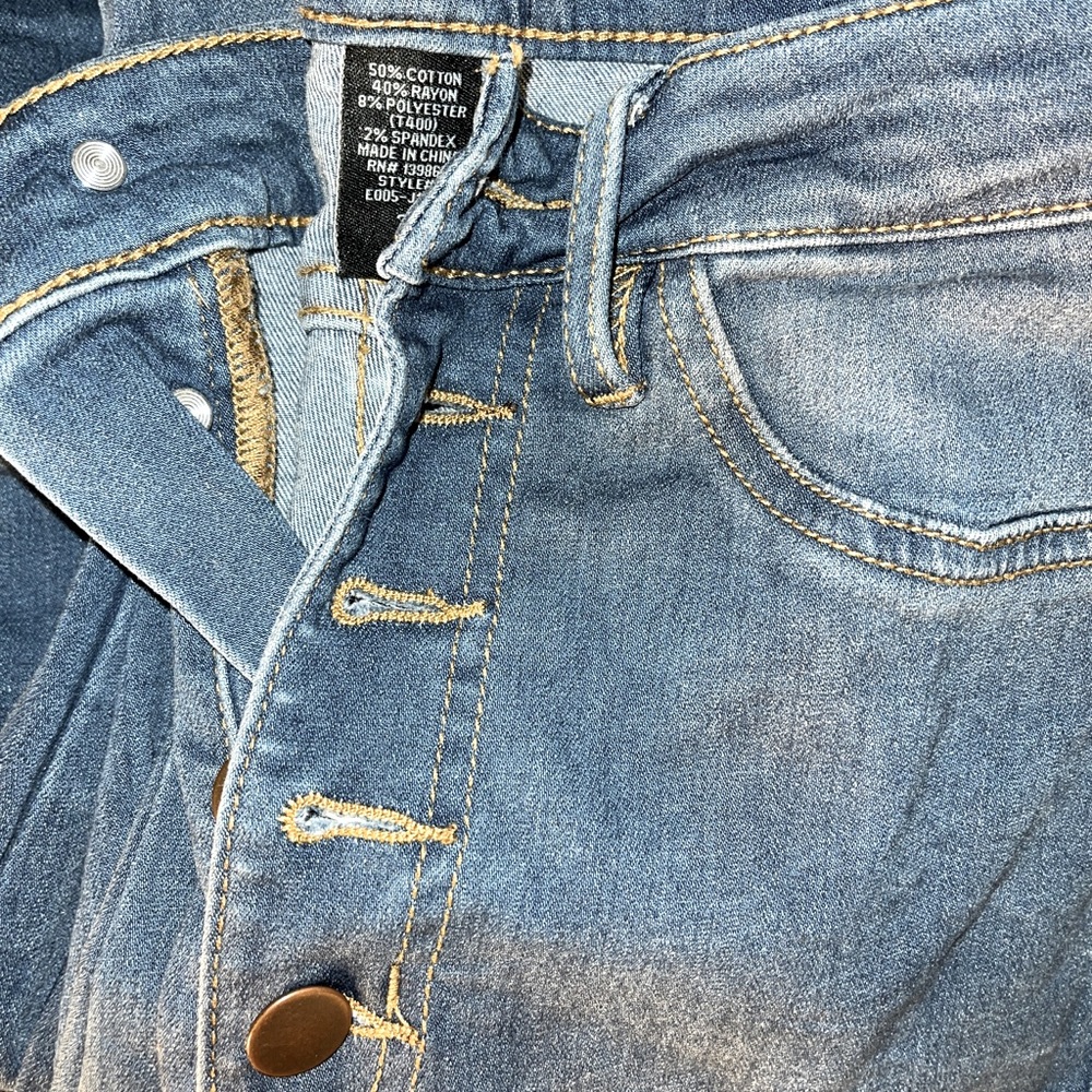 Bell bottom jeans💙